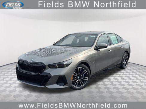 New 2026 BMW 550e xDrive image 1