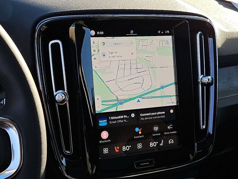 Certified 2023 Volvo XC40 B5 Plus image 17