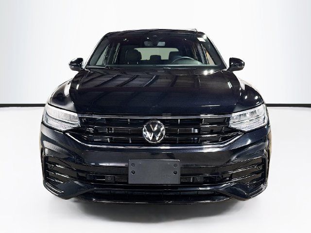 Used 2024 Volkswagen Tiguan SE R-Line AWD/4WD image 2