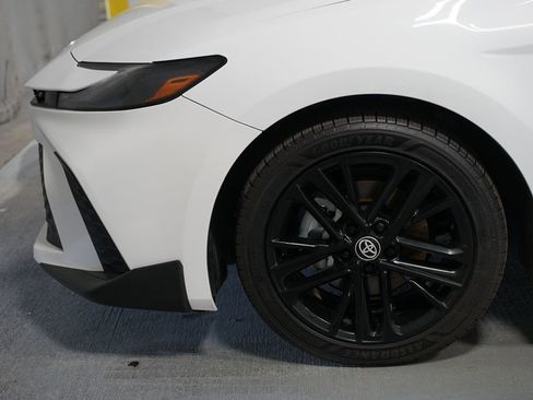 Certified 2025 Toyota Camry SE image 5