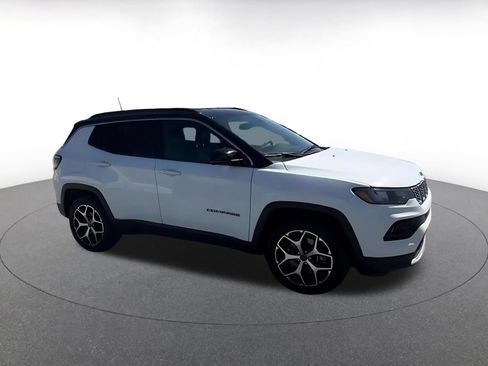 Used 2025 Jeep Compass Limited AWD/4WD image 2