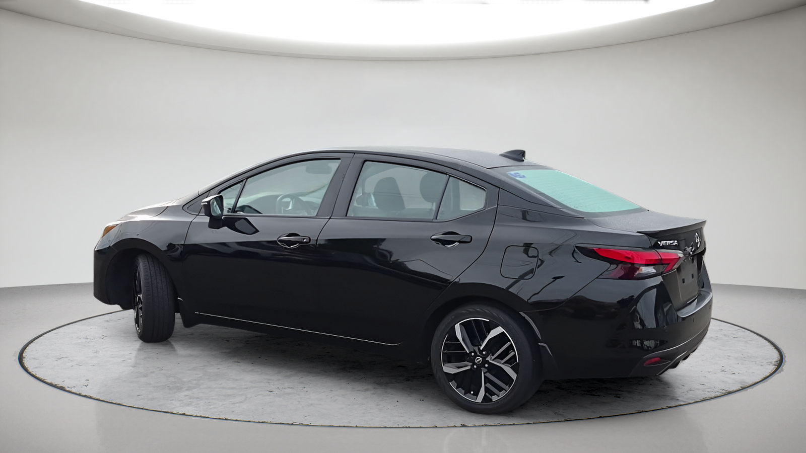 Used 2025 Nissan Versa SR w/ Trunk Package FWD image 10