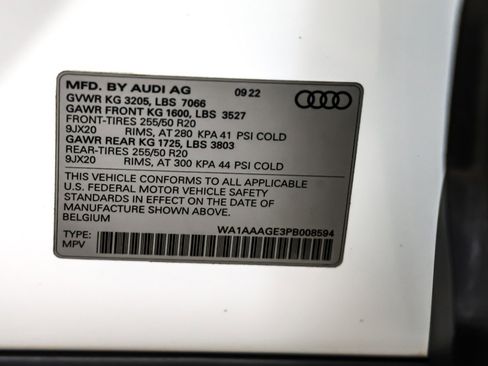 Used 2023 Audi e-tron Premium w/ Convenience Plus Package image 25