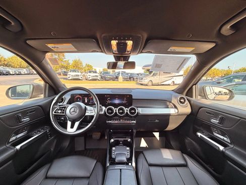 Used 2022 Mercedes-Benz GLB 250 image 2