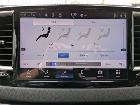 Used 2023 Chrysler Pacifica Touring-L FWD image 28