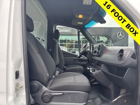 Used 2021 Freightliner Sprinter 3500 image 19