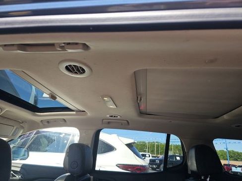Used 2022 GMC Acadia Denali w/ Denali Technology Package FWD image 6