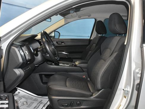 Used 2025 Nissan Pathfinder SV AWD/4WD image 6
