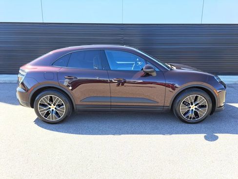Certified 2025 Porsche Macan Electric image 8
