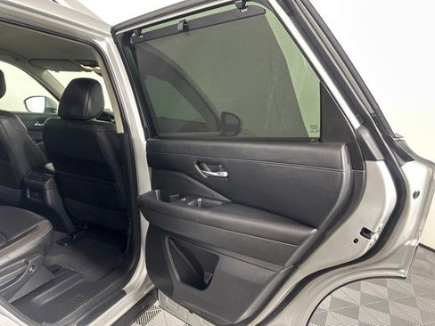 Used 2025 Nissan Pathfinder SL image 24