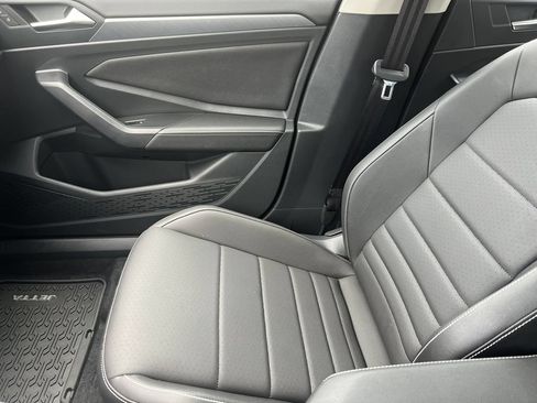 Used 2024 Volkswagen Jetta SE FWD image 29