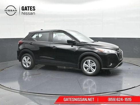 New 2025 Nissan Kicks Play S image 1