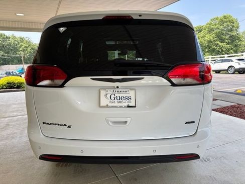 Used 2020 Chrysler Pacifica Touring-L w/ Advanced Safetytec Group AWD/4WD image 7