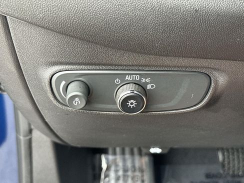 Used 2023 Chevrolet Equinox LS FWD image 16