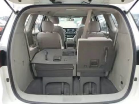 Used 2018 Kia Sedona L FWD image 13