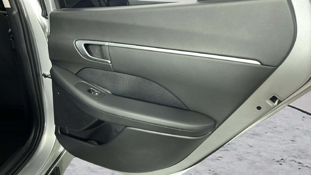 Used 2025 Hyundai Sonata SEL FWD image 17