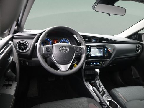 Used 2019 Toyota Corolla LE image 34