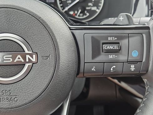 Used 2025 Nissan Pathfinder SL AWD/4WD image 34