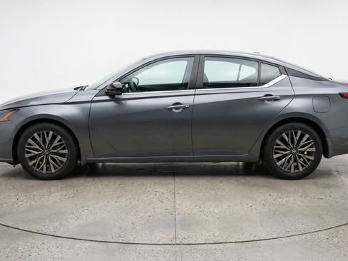 Used 2025 Nissan Altima 2.5 SV FWD image 5