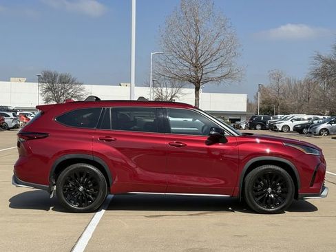 Used 2024 Toyota Highlander XSE image 3