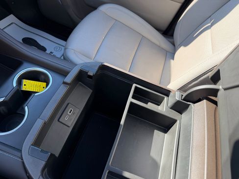 Used 2023 GMC Yukon SLT w/ SLT Premium Package image 25