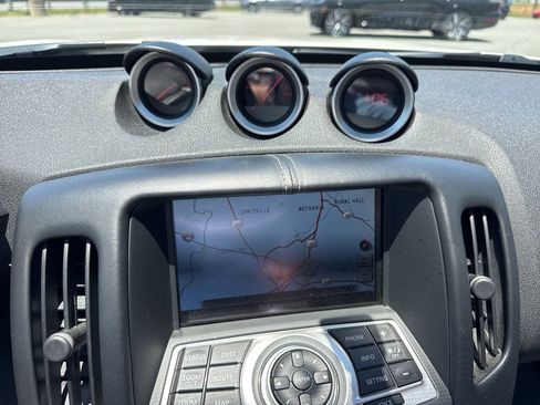 Used 2015 Nissan 370Z Touring RWD image 14