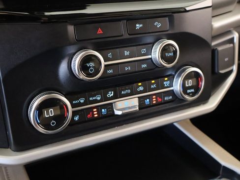 Used 2023 Ford Expedition Max XLT image 8