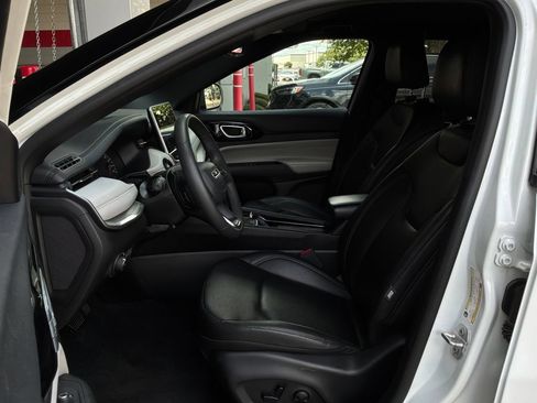 Used 2025 Jeep Compass Limited AWD/4WD image 10