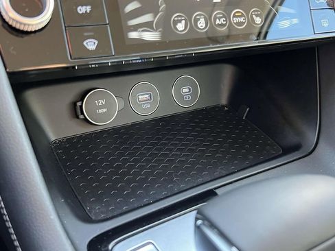 Used 2024 Genesis G70 2.5T image 29