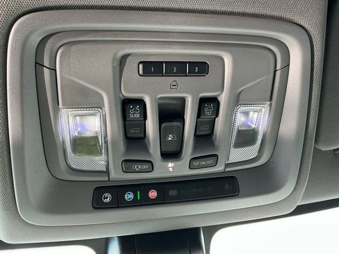 Used 2022 GMC Sierra 3500 Denali w/ Denali Ultimate Package AWD/4WD image 16
