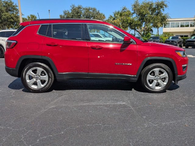 Used 2019 Jeep Compass Latitude w/ Popular Equipment Group FWD image 2