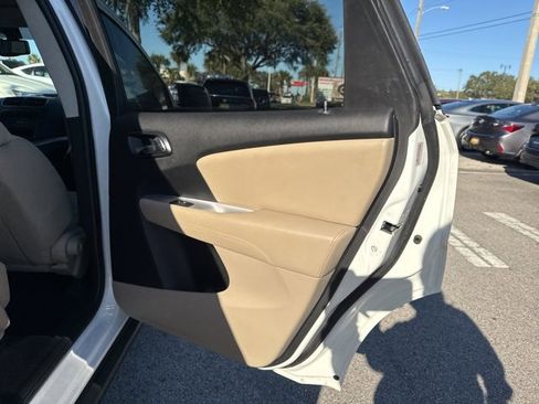 Used 2016 Dodge Journey SE w/ Flexible Seating Group image 17