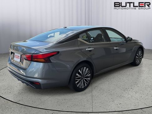 Used 2025 Nissan Altima 2.5 SV FWD image 6