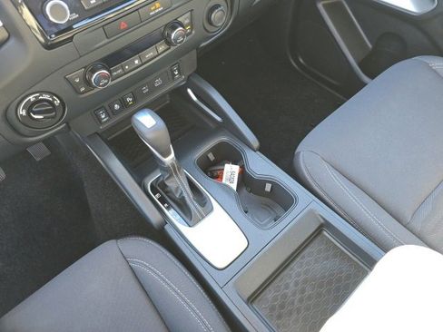 Used 2022 Nissan Frontier SV image 21