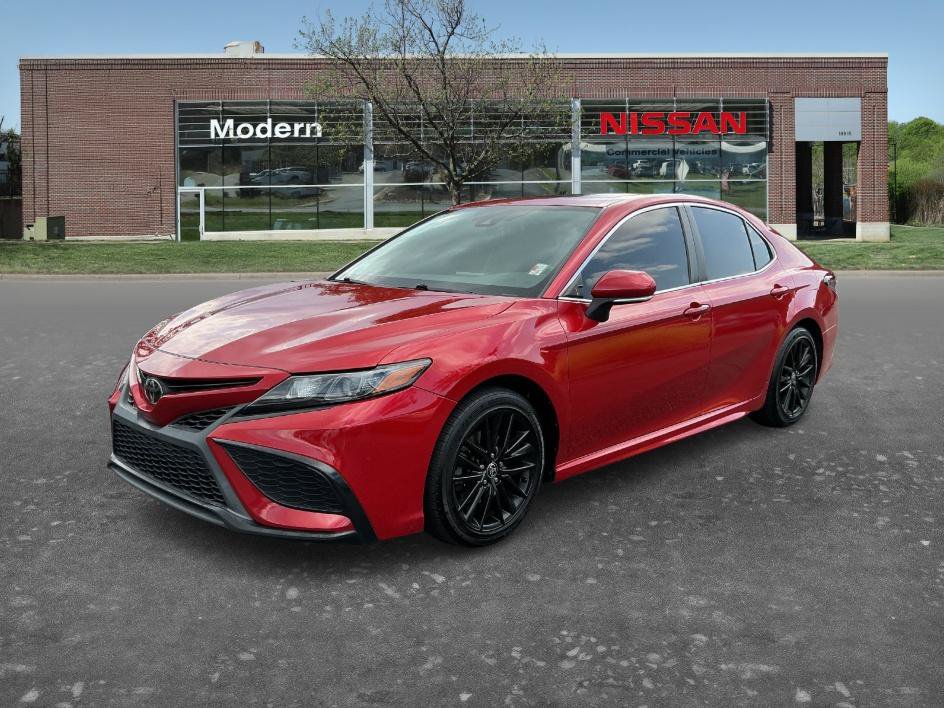 Used 2021 Toyota Camry SE w/ Convenience Package FWD image 1