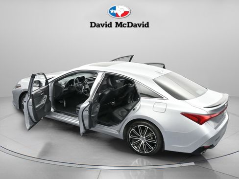 Used 2022 Toyota Avalon Touring image 12