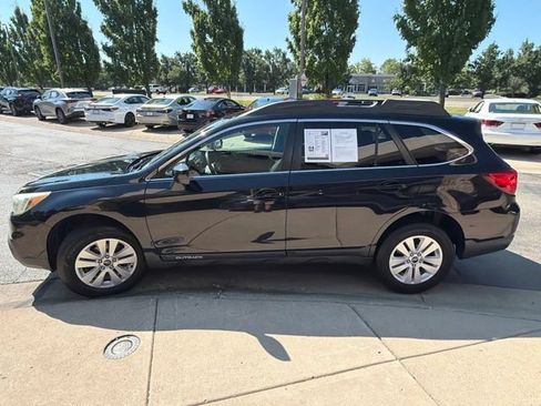Used 2017 Subaru Outback 2.5i Premium AWD/4WD image 4