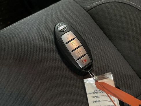 Used 2020 Nissan Titan SV w/ SV Convenience Package image 27