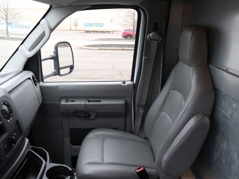 Used 2024 Ford E-450 and Econoline 450 Super Duty w/ Power Windows & Locks Group image 13