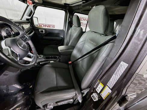 Used 2018 Jeep Wrangler Unlimited Sahara AWD/4WD image 24