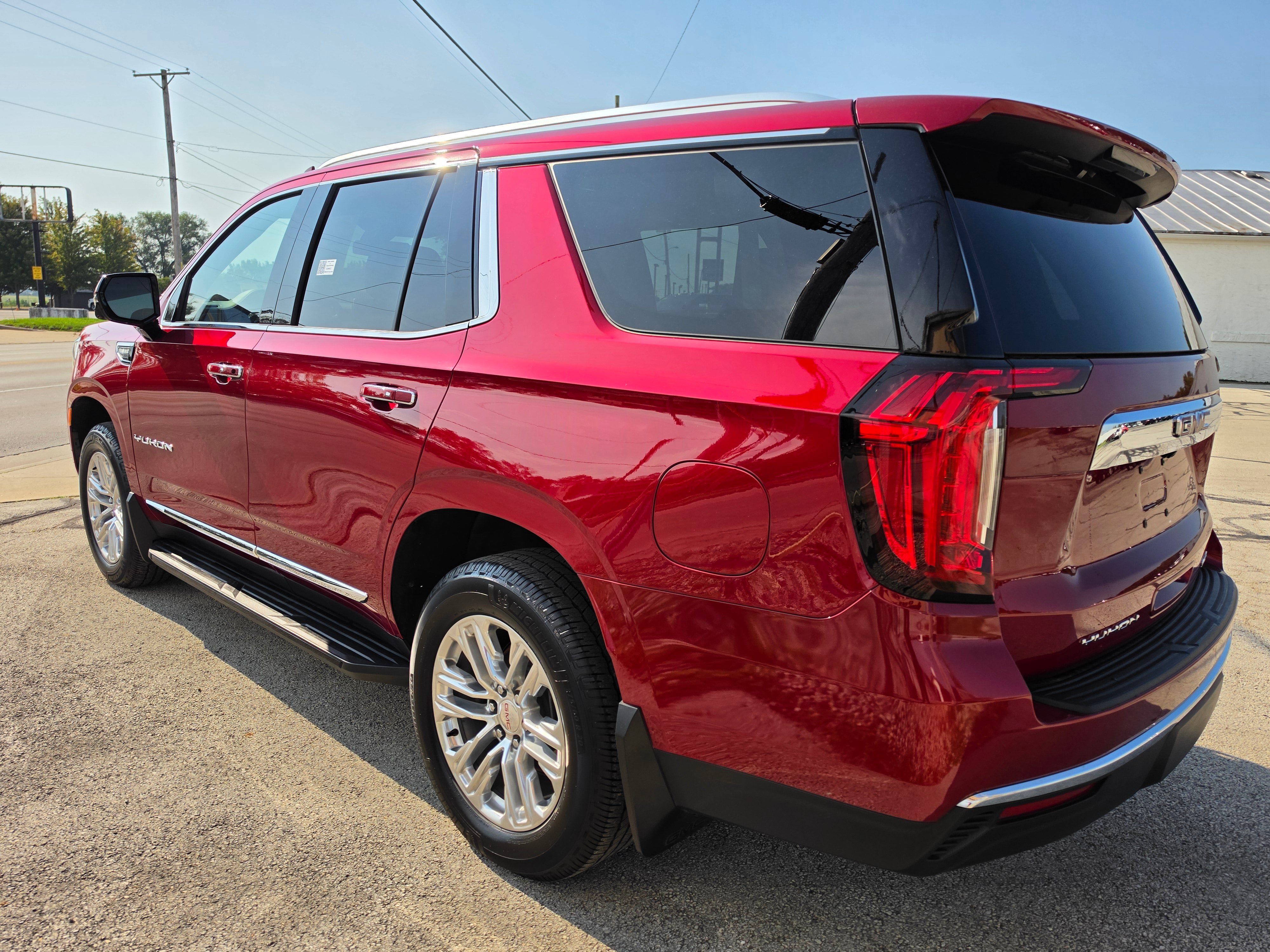 Used 2022 GMC Yukon SLT w/ SLT Luxury Package AWD/4WD image 7