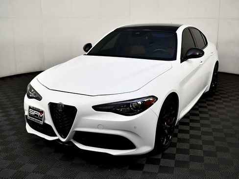 Used 2020 Alfa Romeo Giulia AWD w/ Quick Order Package 22J Sport image 2