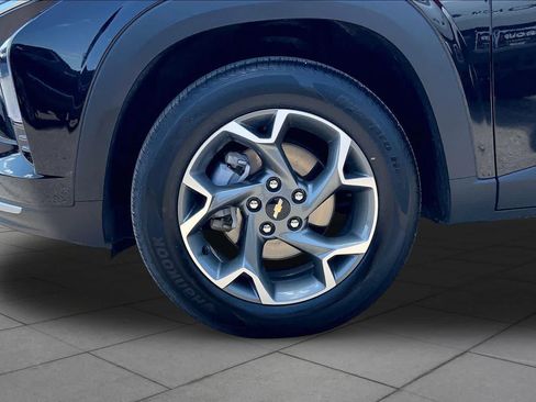Used 2025 Chevrolet Trax LT FWD image 11