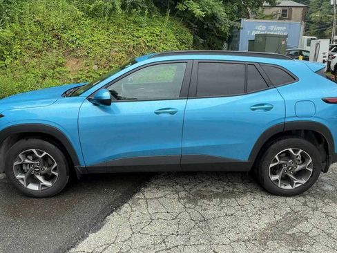 Used 2026 Chevrolet Trax LT w/ LT Convenience Package FWD image 5
