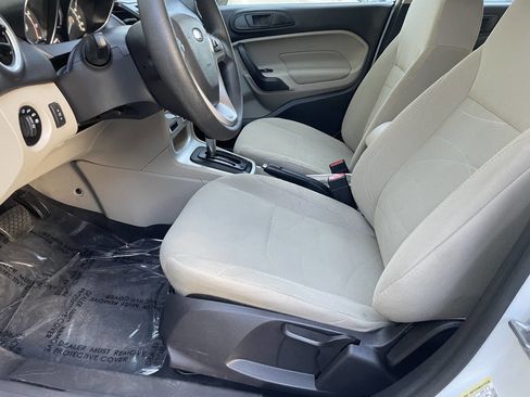 Used 2018 Ford Fiesta SE image 9