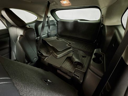 Certified 2025 Toyota Highlander XLE image 24