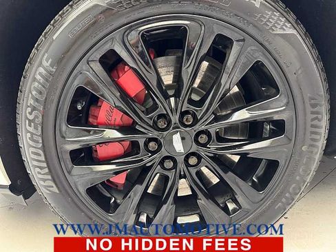 Used 2023 Cadillac XT6 Sport w/ LPO, ONYX Package AWD/4WD image 9