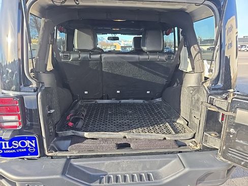 Used 2017 Jeep Wrangler Unlimited Rubicon image 22