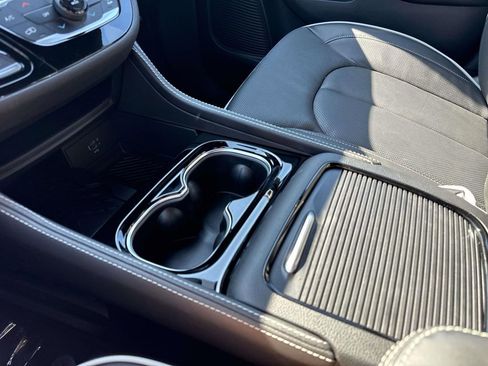 New 2026 Chrysler Pacifica Limited w/ S Appearance Package image 25