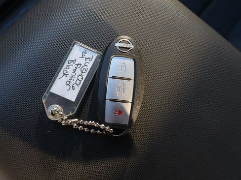 Used 2024 Nissan Frontier SV image 32